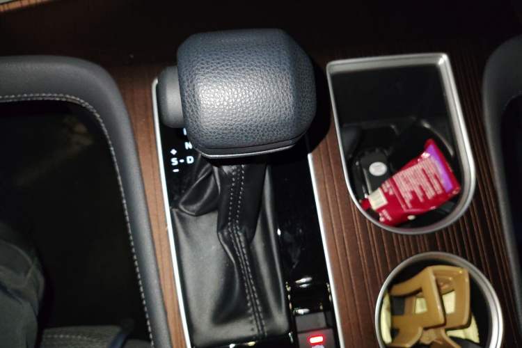 Used Toyota SIENNA 2023 2.5L Hybrid Comfort Edition Gear Lever