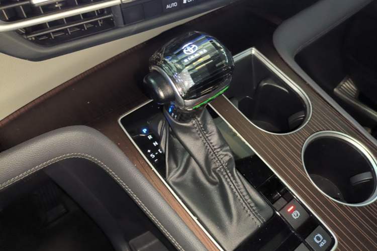 Used Toyota SIENNA 2023 2.5L Hybrid Comfort Edition Gear Lever