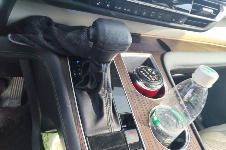 Used Toyota SIENNA 2023 2.5L Hybrid Comfort Edition Gear Lever