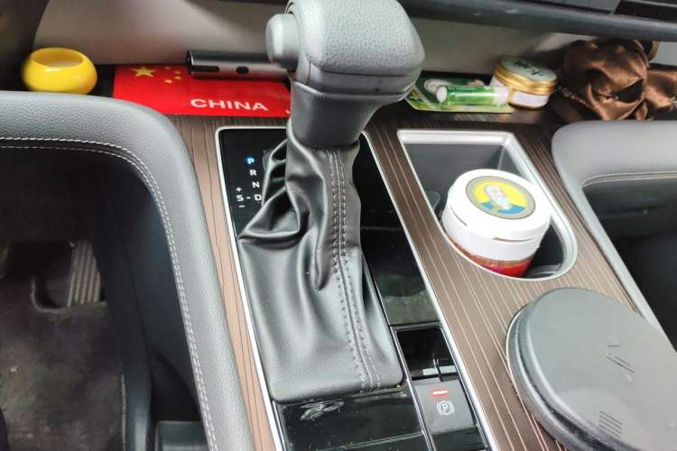 Used Toyota SIENNA 2023 2.5L Hybrid Comfort Edition Gear Lever