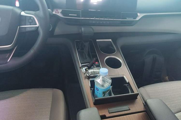 Used Toyota SIENNA 2023 2.5L Hybrid Comfort Edition Gear Lever