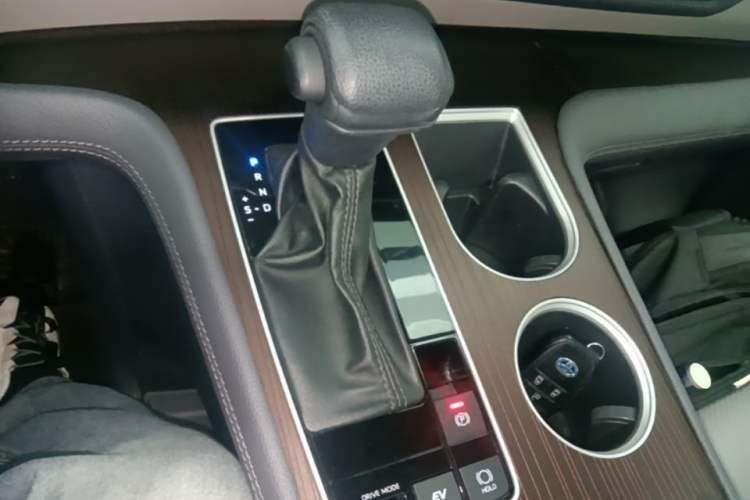 Used Toyota SIENNA 2023 2.5L Hybrid Comfort Edition Gear Lever