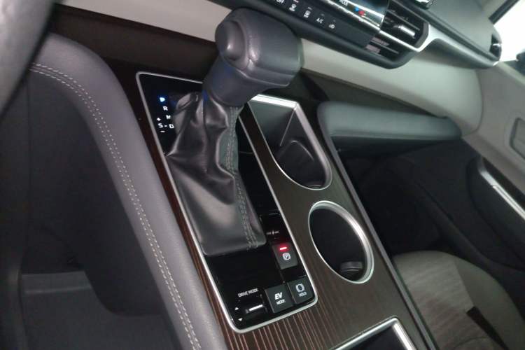 Used Toyota SIENNA 2023 2.5L Hybrid Comfort Edition Gear Lever