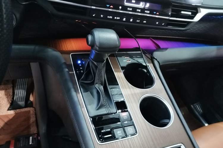 Used Toyota SIENNA 2023 2.5L Hybrid Comfort Edition Gear Lever