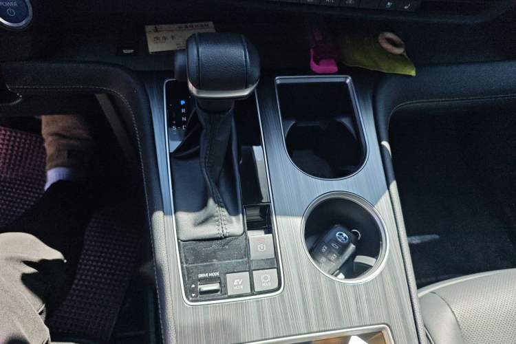 Used Toyota SIENNA 2023 2.5L Hybrid Deluxe Edition Gear Lever