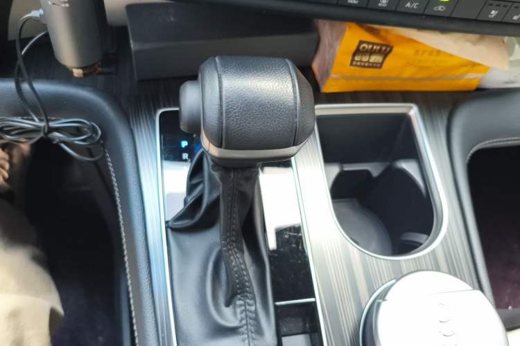 Used Toyota SIENNA 2023 2.5L Hybrid Deluxe Edition Gear Lever