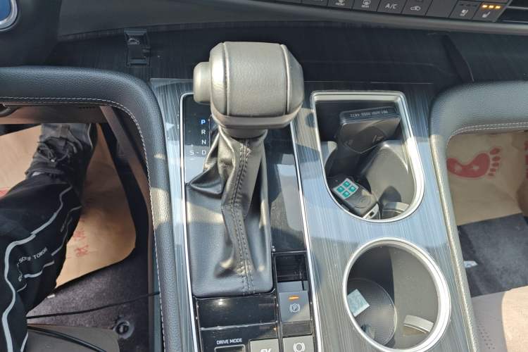 Used Toyota SIENNA 2023 2.5L Hybrid Deluxe Edition Gear Lever
