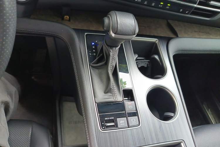 Used Toyota SIENNA 2023 2.5L Hybrid Deluxe Edition Gear Lever