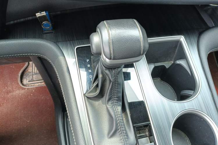 Used Toyota SIENNA 2023 2.5L Hybrid Deluxe Edition Gear Lever