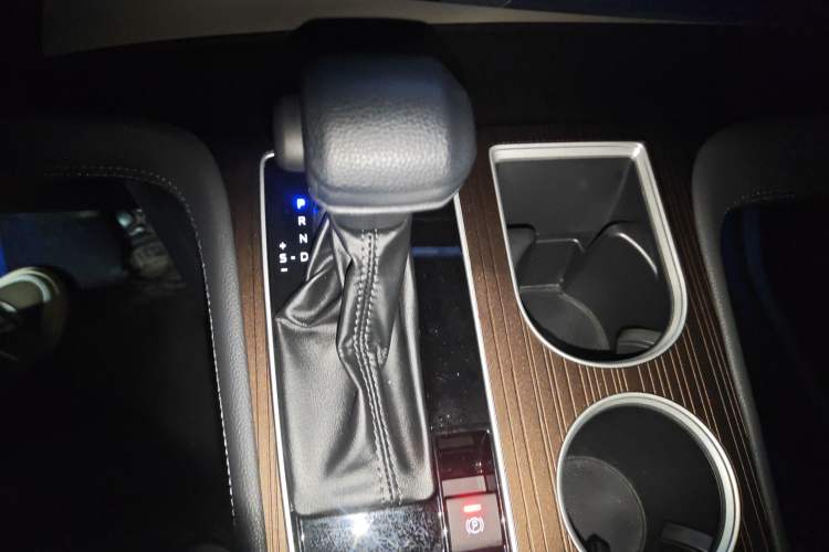 Used Toyota SIENNA 2023 2.5L Hybrid Comfort Edition Gear Lever
