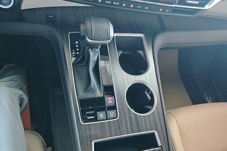 Used Toyota SIENNA 2023 2.5L Hybrid Deluxe Edition Gear Lever
