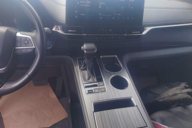 Used Toyota SIENNA 2023 2.5L Hybrid Deluxe Edition Gear Lever