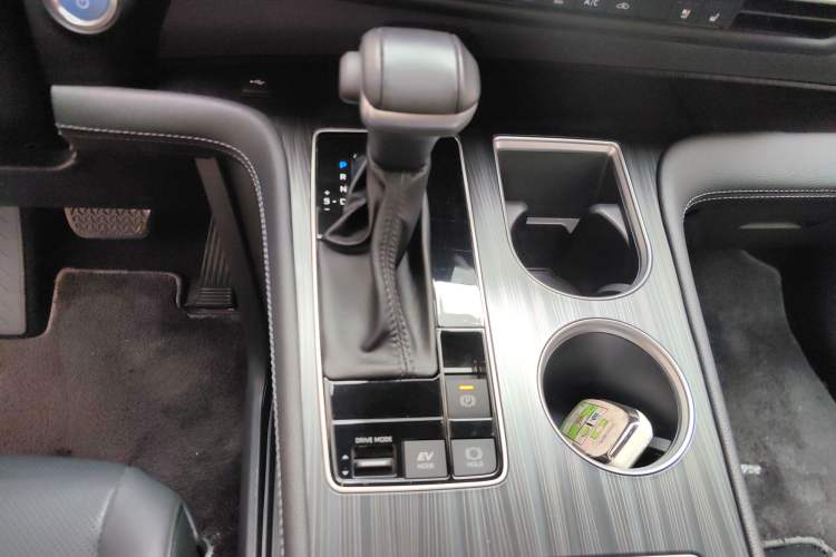 Used Toyota SIENNA 2023 2.5L Hybrid Deluxe Edition Gear Lever
