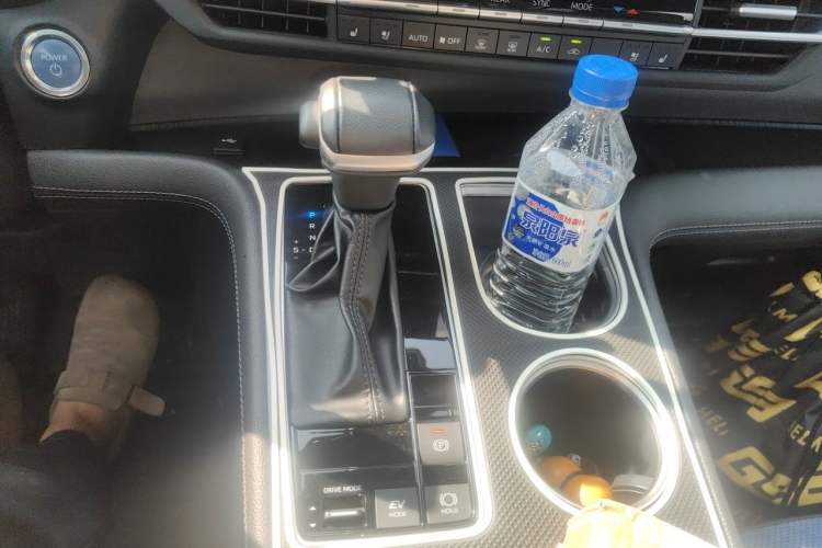 Used Toyota SIENNA 2023 2.5L Hybrid Deluxe Edition Gear Lever