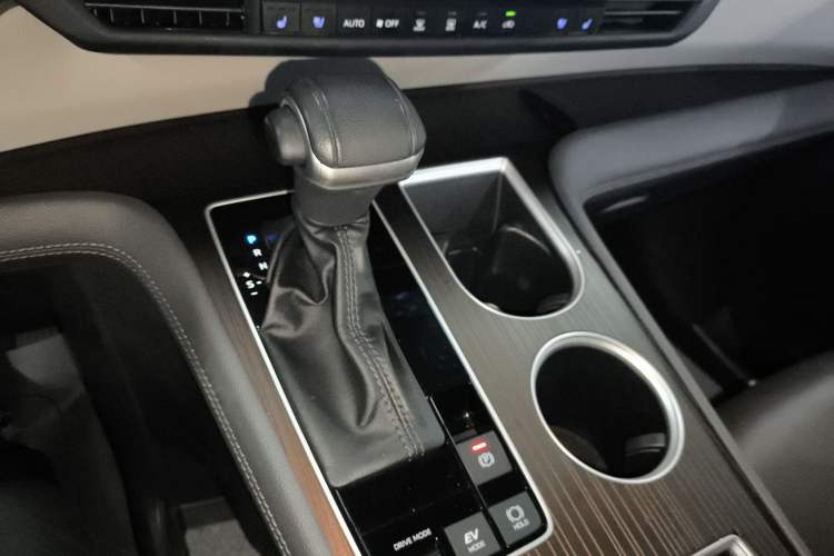 Used Toyota SIENNA 2023 2.5L Hybrid Comfort Edition Gear Lever