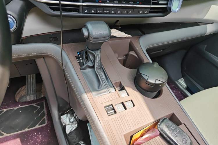 Used Toyota SIENNA 2023 2.5L Hybrid Comfort Edition Gear Lever