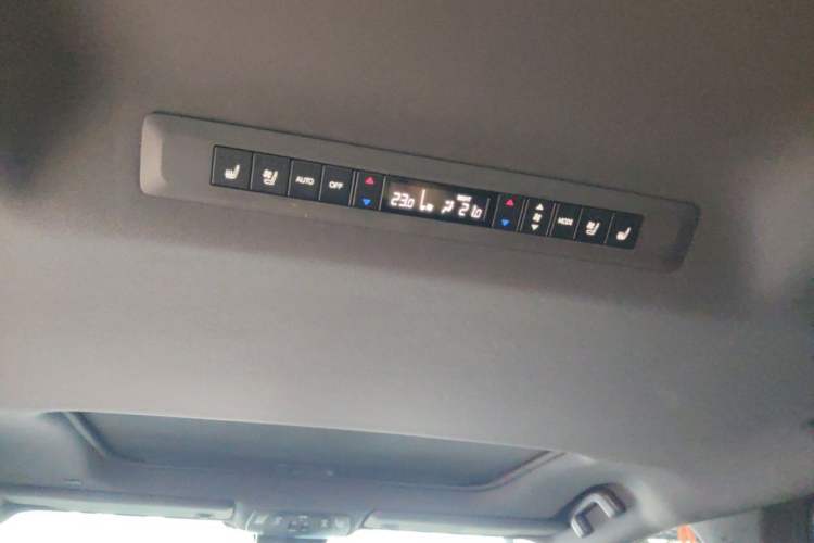 Used Toyota SIENNA 2023 2.5L Hybrid Deluxe Edition Headliner