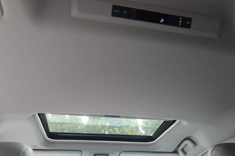 Used Toyota SIENNA 2023 2.5L Hybrid Comfort Edition Headliner
