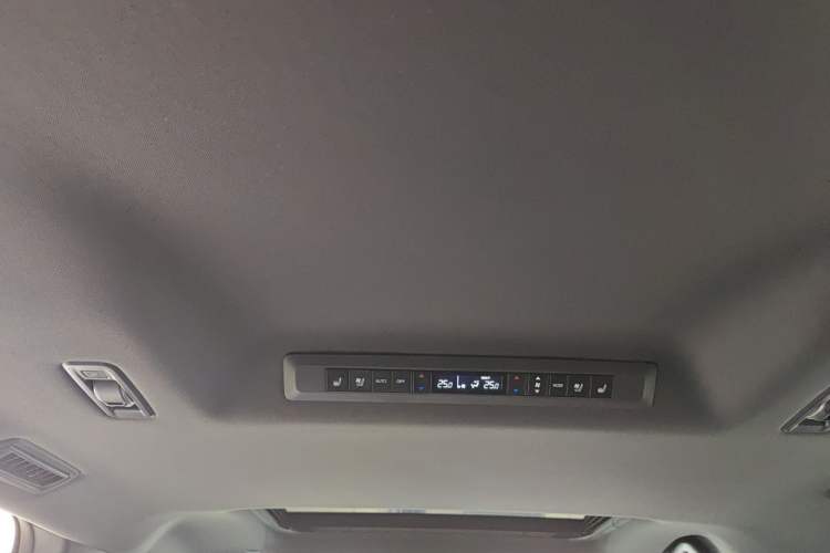 Used Toyota SIENNA 2023 2.5L Hybrid Deluxe Edition Headliner