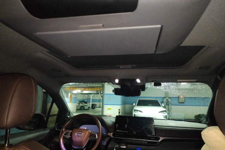 Used Toyota SIENNA 2023 Updated Version 2.5L Hybrid Platinum Edition Headliner