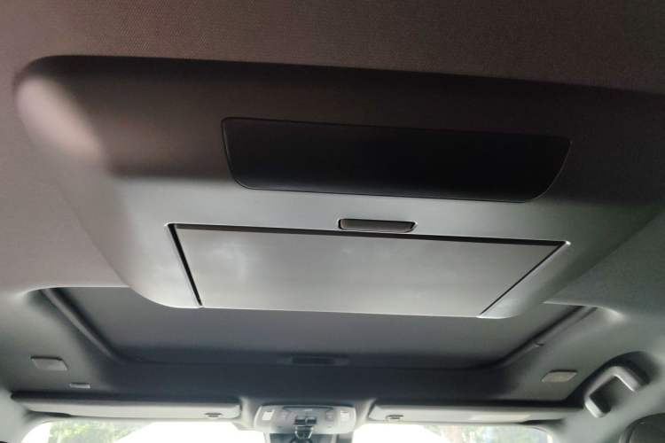 Used Toyota SIENNA 2023 2.5L Hybrid Platinum Edition Headliner
