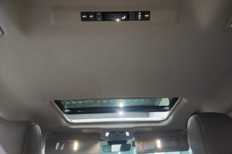 Used Toyota SIENNA 2023 2.5L Hybrid Luxury Edition Headliner
