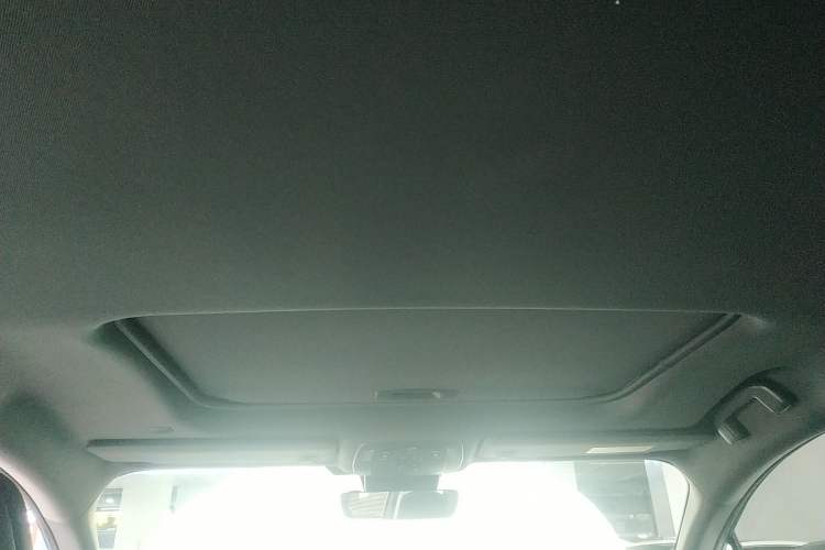 Used Toyota SIENNA 2023 2.5L Hybrid Deluxe Edition Headliner