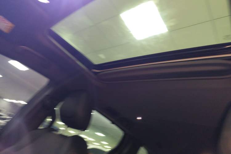 Used Toyota SIENNA 2023 2.5L Hybrid Deluxe Edition Headliner
