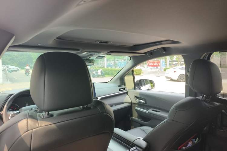Used Toyota SIENNA 2023 2.5L Hybrid Deluxe Edition Headliner