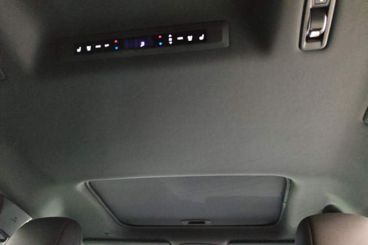 Used Toyota SIENNA 2023 2.5L Hybrid Deluxe Edition Headliner