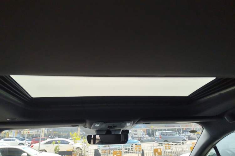 Used Toyota SIENNA 2023 2.5L Hybrid Deluxe Edition Headliner