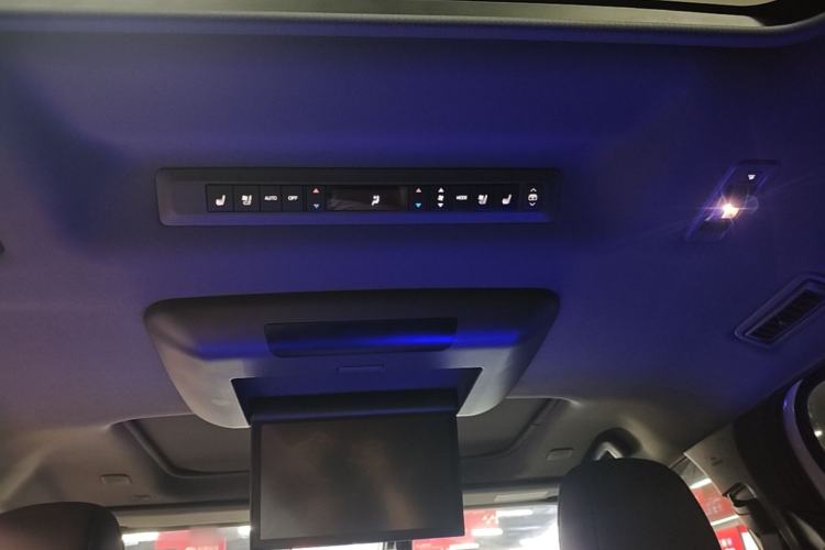 Used Toyota SIENNA 2023 2.5L Hybrid Platinum Edition Headliner