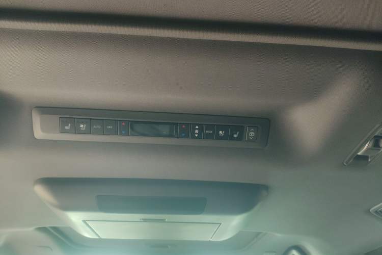 Used Toyota SIENNA 2023 2.5L Hybrid Platinum Edition Headliner