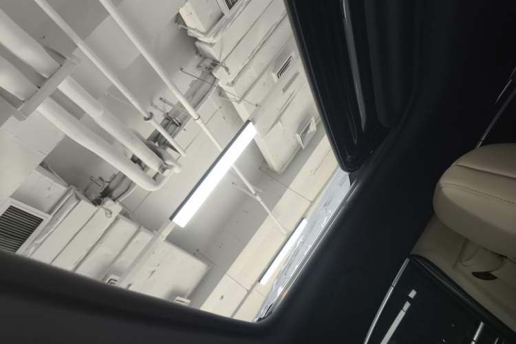 Used Toyota SIENNA 2023 2.5L Hybrid Luxury Edition Headliner