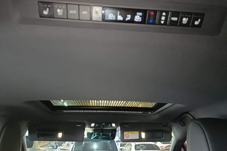 Used Toyota SIENNA 2023 2.5L Hybrid Deluxe Edition Headliner