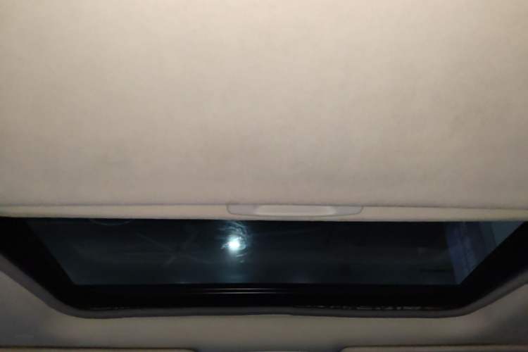 Used Toyota SIENNA 2023 2.5L Hybrid Comfort Edition Headliner