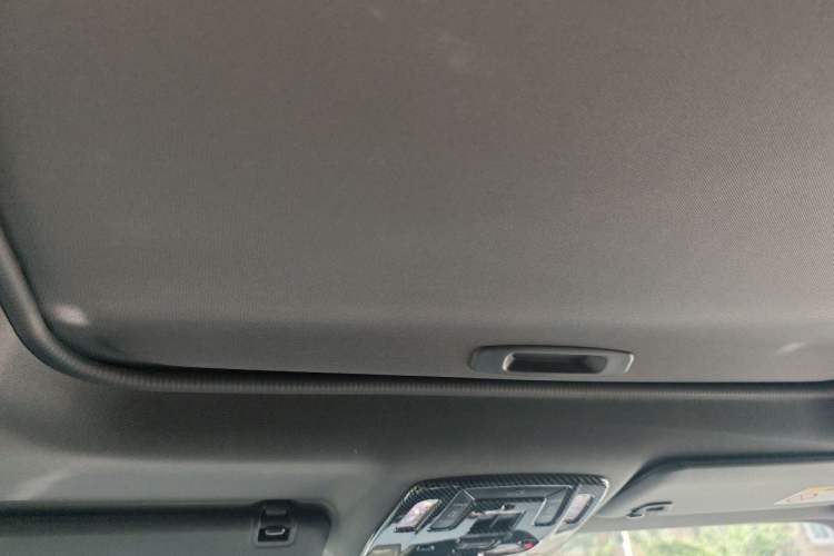 Used Toyota SIENNA 2023 2.5L Hybrid Deluxe Edition Headliner
