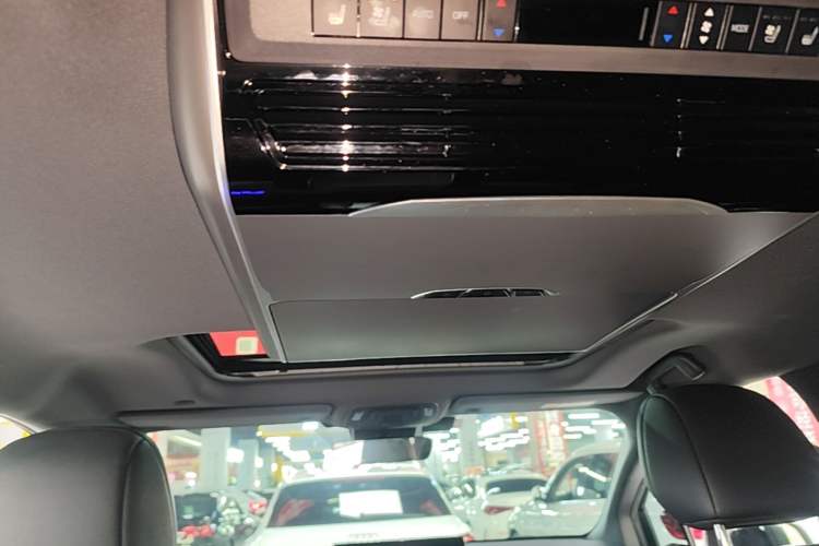 Used Toyota SIENNA 2023 2.5L Hybrid Deluxe Edition Headliner