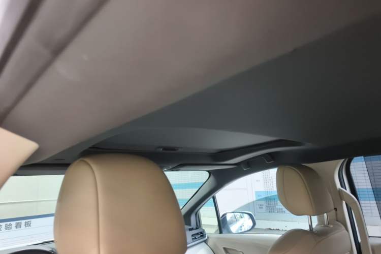 Used Toyota SIENNA 2023 2.5L Hybrid Deluxe Edition Headliner