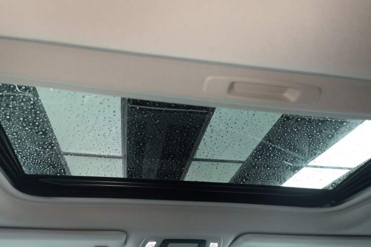 Used Toyota SIENNA 2023 2.5L Hybrid Comfort Edition Headliner