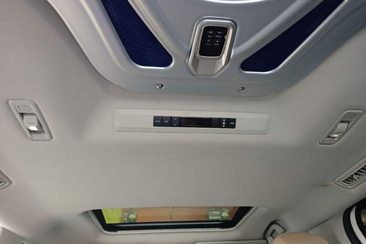 Used Toyota SIENNA 2023 2.5L Hybrid Comfort Edition Headliner