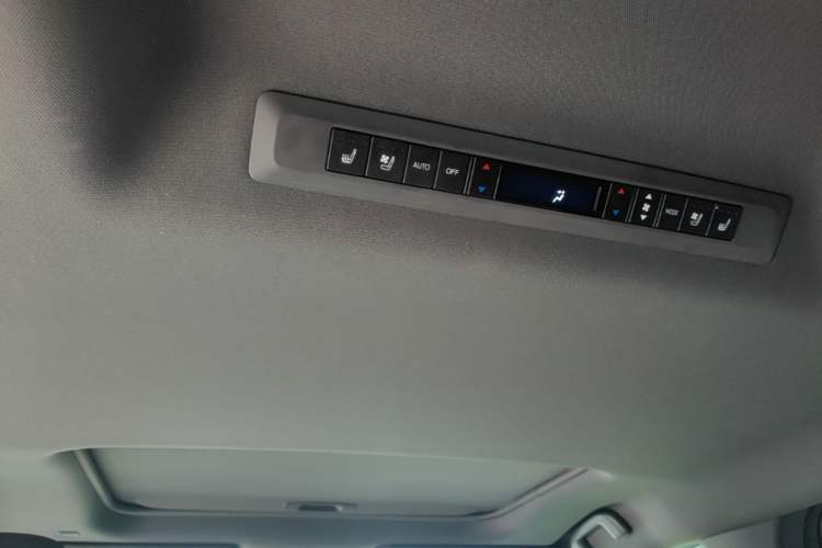 Used Toyota SIENNA 2023 2.5L Hybrid Deluxe Edition Headliner