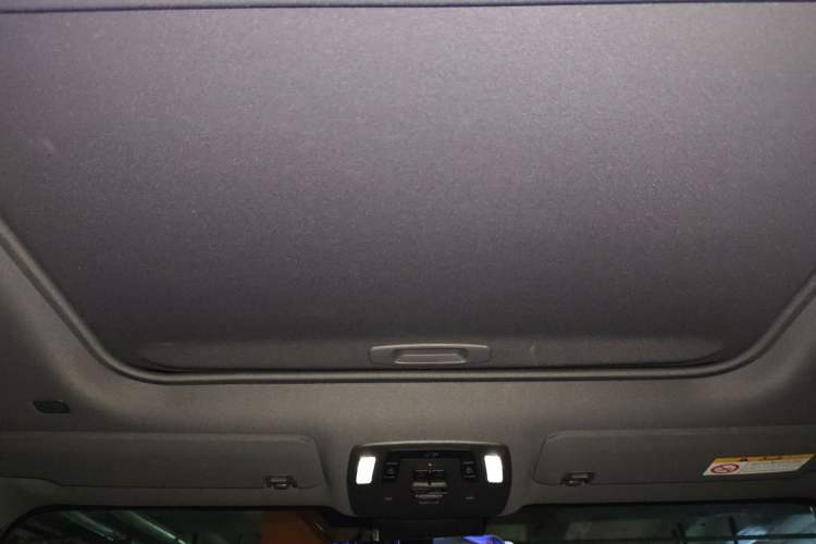 Used Toyota SIENNA 2023 2.5L Hybrid Deluxe Edition Headliner