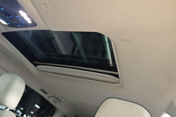 Used Toyota SIENNA 2023 2.5L Hybrid Comfort Edition Headliner