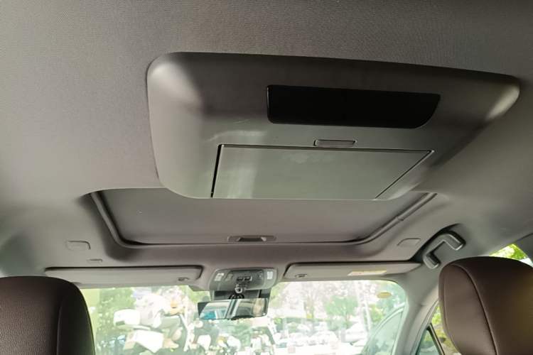Used Toyota SIENNA 2023 2.5L Hybrid Platinum Edition Headliner