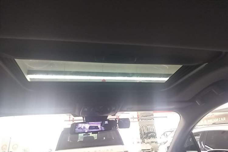 Used Toyota SIENNA 2023 2.5L Hybrid Deluxe Edition Headliner