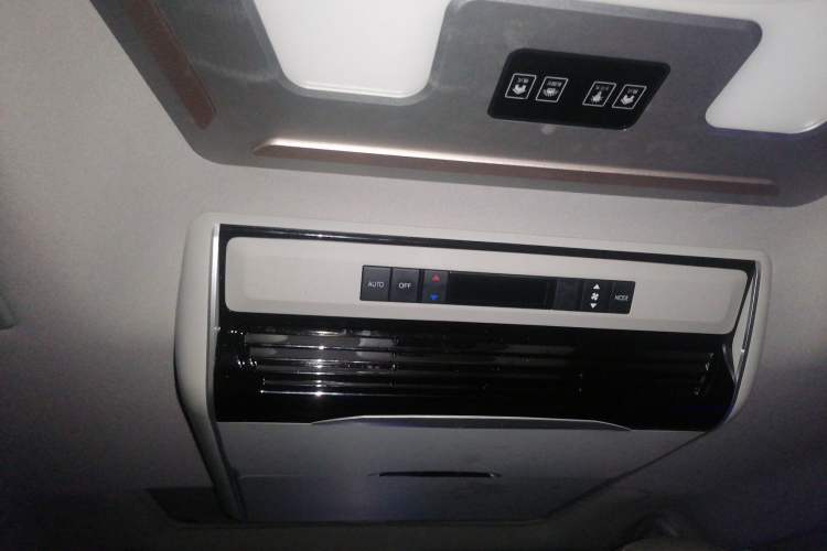Used Toyota SIENNA 2023 2.5L Hybrid Comfort Edition Headliner