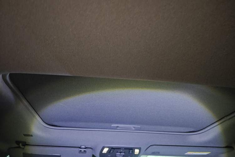 Used Toyota SIENNA 2023 2.5L Hybrid Deluxe Edition Headliner