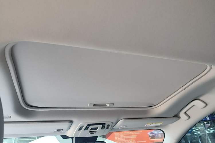 Used Toyota SIENNA 2023 2.5L Hybrid Comfort Edition Headliner
