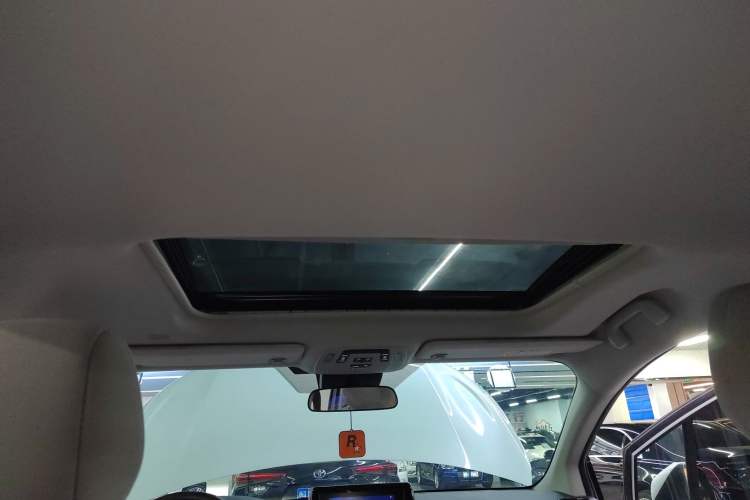 Used Toyota SIENNA 2023 2.5L Hybrid Comfort Edition Headliner